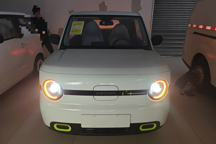 吉利银河 熊猫 2025款 210km 元气熊车身外观2