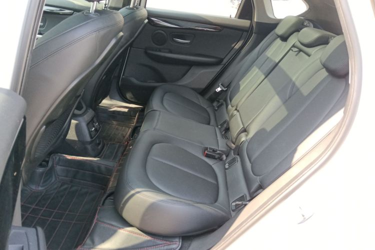 宝马2系旅行车 2016款 218i 运动设计套装中控内饰21