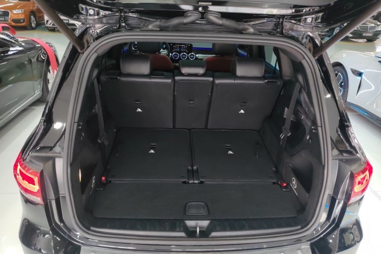 奔驰GLB AMG 2021款 AMG GLB 35 4MATIC机舱底盘23