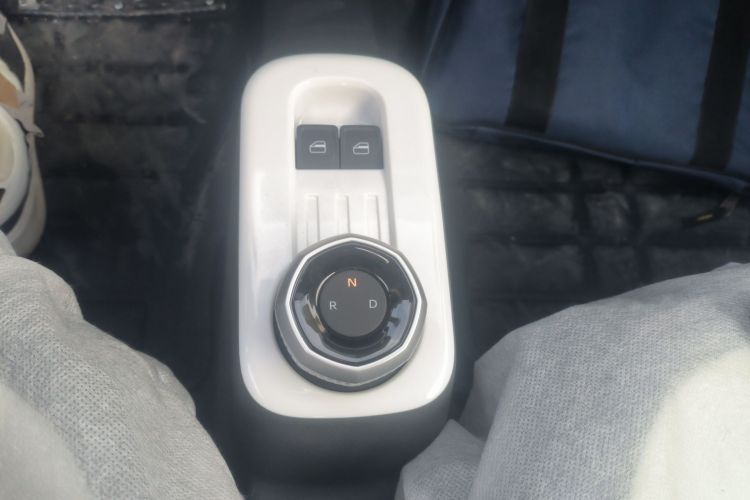 吉利银河 2025款 210km 熊猫骑士中控内饰18