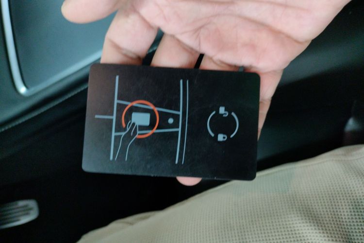 特斯拉 Model Y 2022款 长续航全轮驱动版中控内饰11