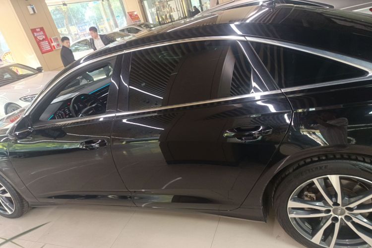 奥迪A6L 2021款 40 TFSI 豪华动感型车身外观4