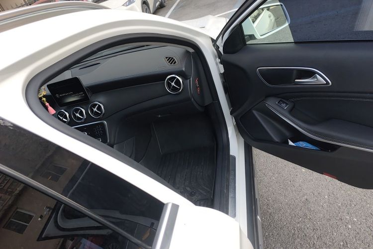 奔驰GLA 2018款 GLA 200 时尚型局部细节9005