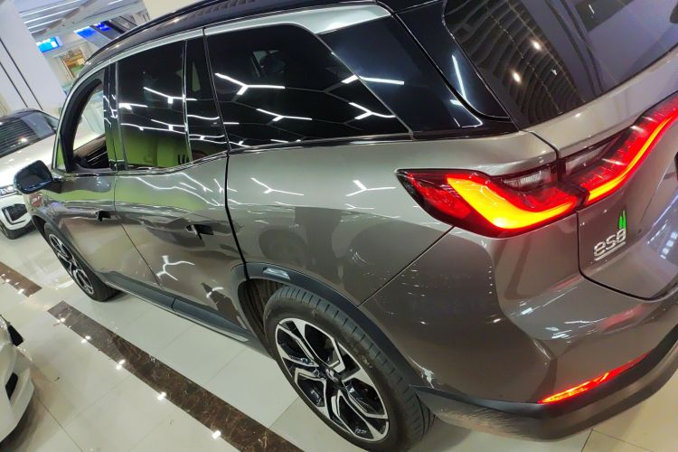 蔚来ES8 2018款 创始版车身外观4