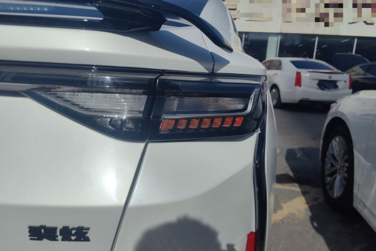 东风风神 奕炫 2024款 1.5L 自动劲速版车身外观9