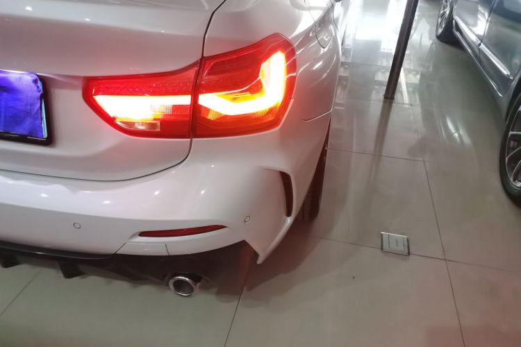 宝马1系 2021款 改款 120i M运动版车身外观9