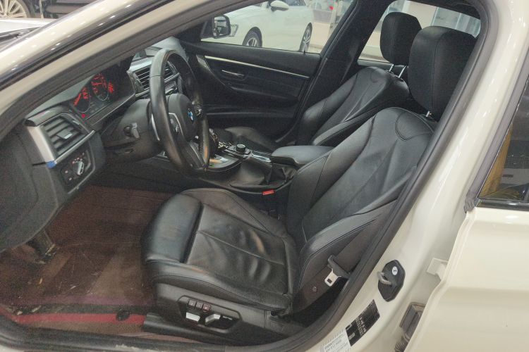 宝马3系 2019款 320i M运动套装中控内饰19