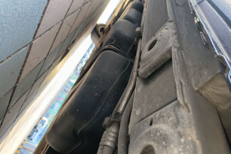 奔驰 威霆 2016款 2.0T 商务版局部细节9003