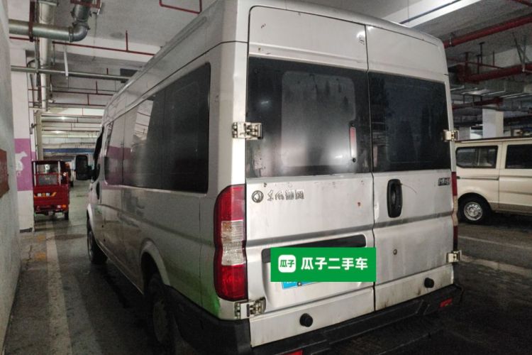 东风御风 御风 2021款 2.0T动力王前驱物流车长轴中顶6-9座国VI ZD20车身外观6003