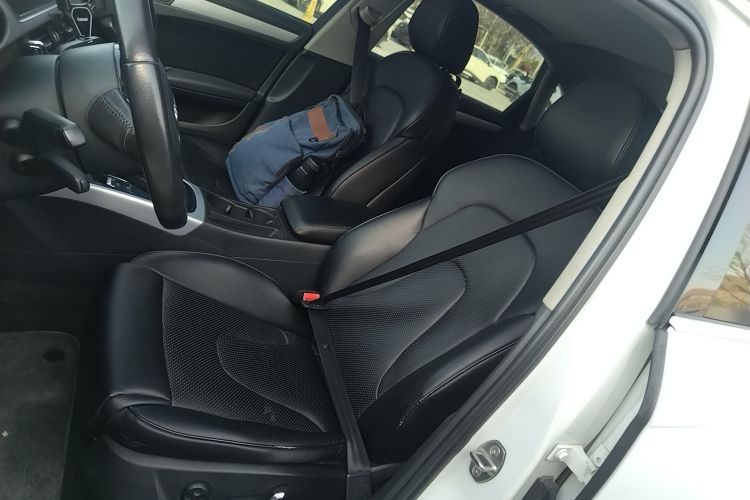 奥迪A4L 2015款 45 TFSI quattro个性运动型中控内饰19