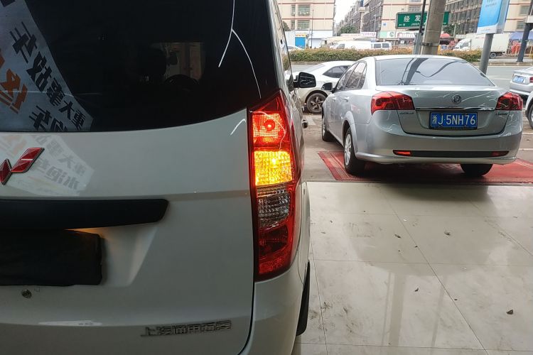 五菱汽车 五菱宏光 2018款 1.5L 经典款S基本型车身外观9