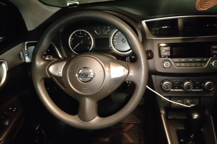 日产 轩逸 2024款 经典 1.6XE CVT舒适版中控内饰13