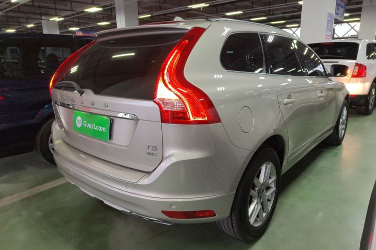 沃尔沃XC60 2017款 T5 AWD 智进版车身外观7