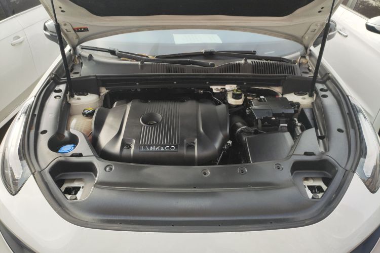 领克03 2021款 2.0TD 自动劲 冠军版机舱底盘24