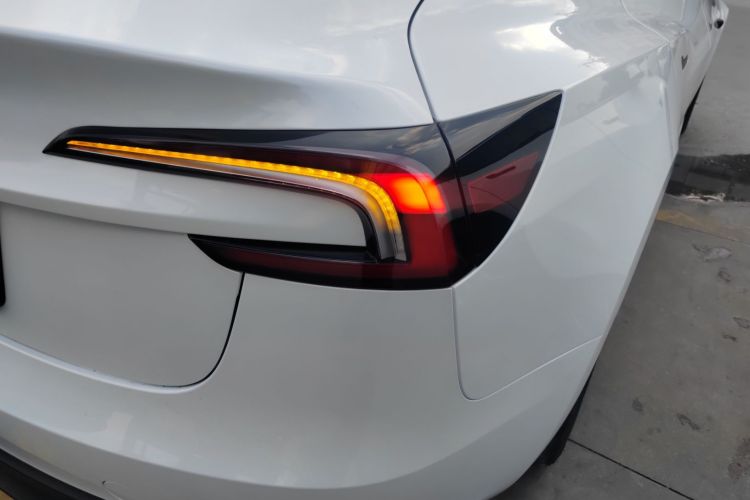 特斯拉 Model 3 2025款 改款 长续航后轮驱动版车身外观9