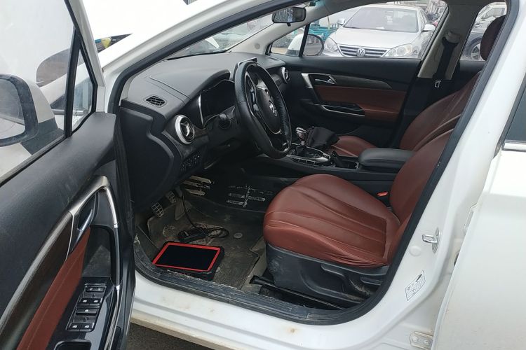 北京汽车 绅宝D50 2019款 1.5L 手动尊贵版 国VI中控内饰20