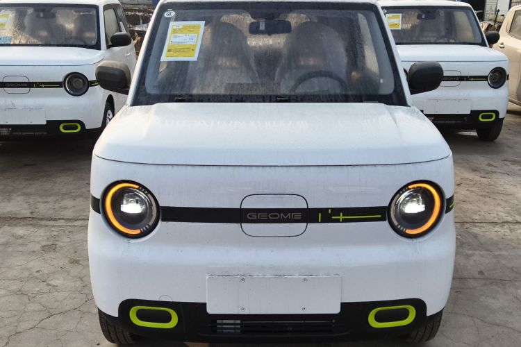 吉利银河 熊猫 2025款 210km 元气熊车身外观2