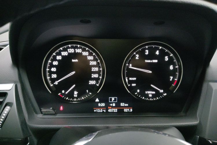 宝马1系 2020款 120i 时尚型中控内饰14