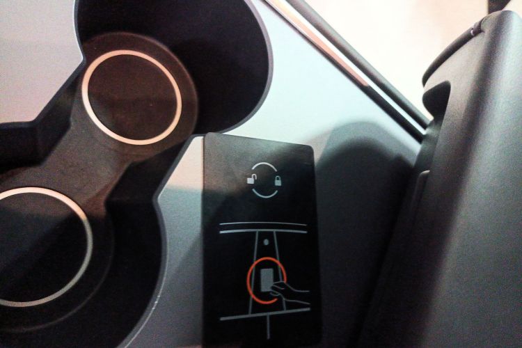 特斯拉 Model Y 2021款 标准续航后驱版中控内饰11