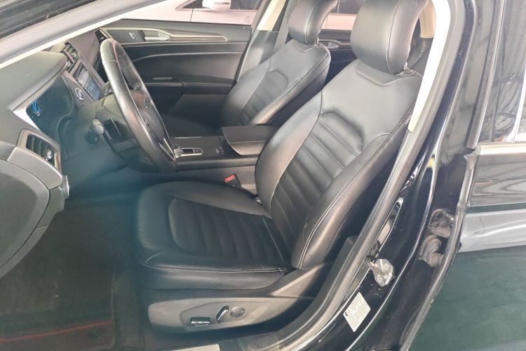 福特 蒙迪欧 2018款 EcoBoost 180 时尚型中控内饰19