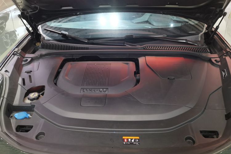 领克06 EM-P 2023款 1.5T Remix PHEV Hero机舱底盘24