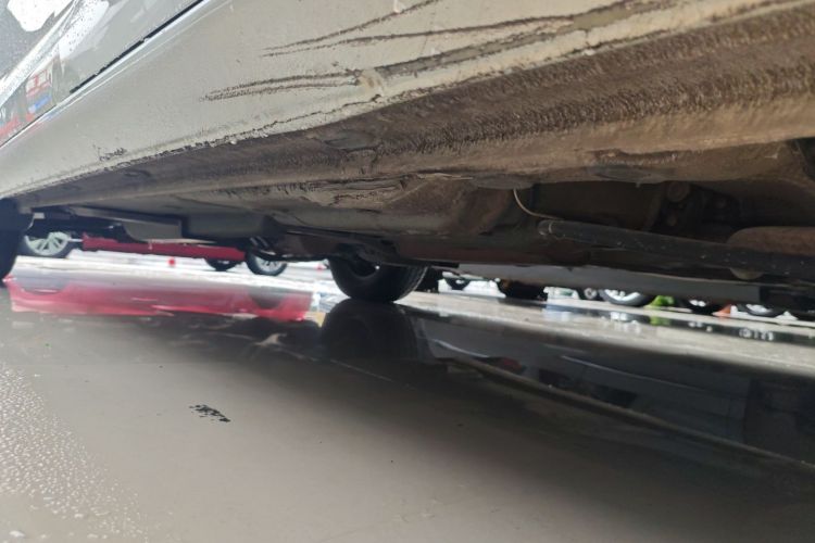 大众 桑塔纳 2016款 1.6L 自动风尚版机舱底盘30