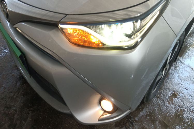 丰田 雷凌 2017款 改款双擎 1.8H GS E-CVT精英天窗版 国V局部细节36