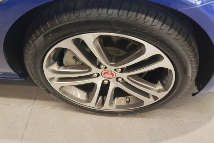 捷豹XEL 2020款 2.0T 200PS R-DYNAMIC S进取运动版车身外观10