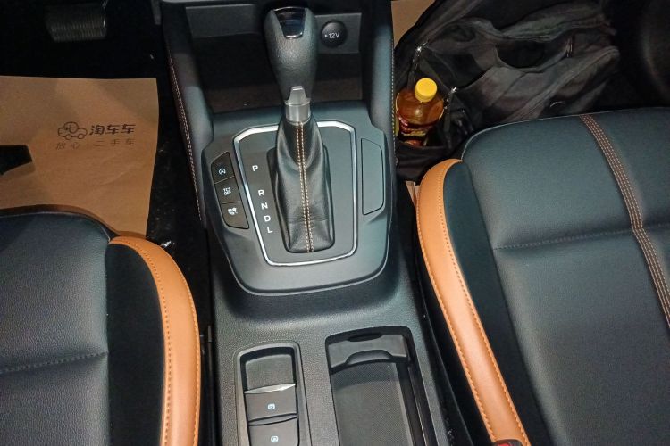 福特 福克斯 2022款 三厢 EcoBoost 180 自动竞速版中控内饰18