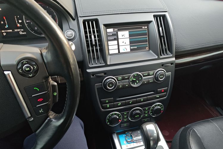 路虎 神行者2 2015款 2.0T Si4 XS典藏版中控内饰16