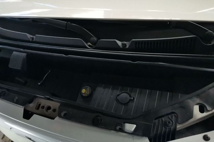 五菱汽车 宏光MINIEV 2024款 第三代 215km 青春版机舱底盘24