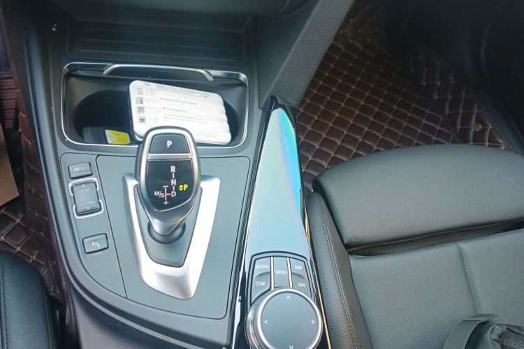 宝马3系 2019款 320Li M运动套装中控内饰18