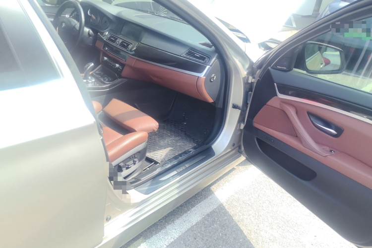 宝马5系(进口) 2011款 535i xDrive豪华型局部细节9005