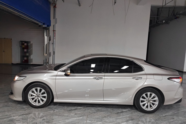 丰田 凯美瑞 2018款 2.0G 豪华版车身外观4