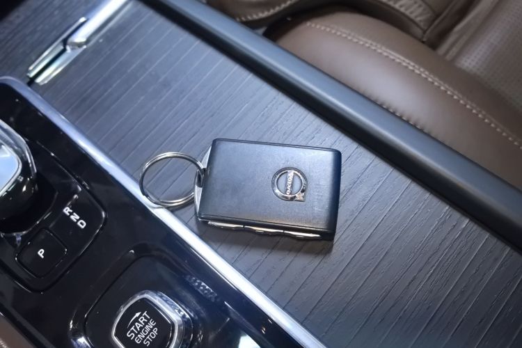 沃尔沃XC90 2023款 B6 智雅豪华版 7座中控内饰7001