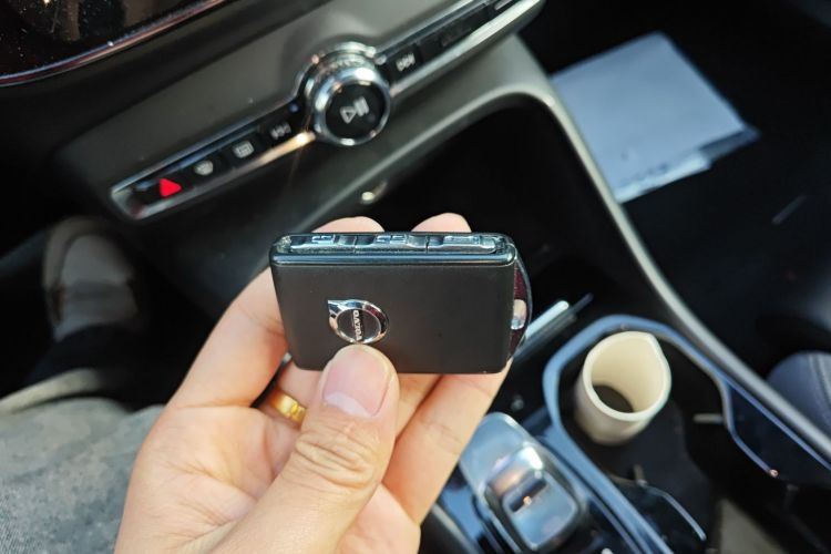 沃尔沃XC40 2025款 B3 智远豪华版中控内饰11