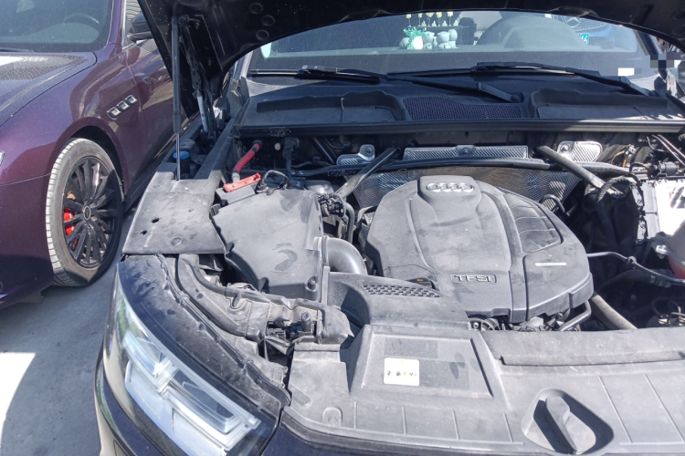 奥迪Q5L 2020款 改款 40 TFSI 荣享时尚型机舱底盘25