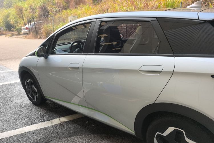 比亚迪 海豚 2021款 405km 时尚版车身外观4