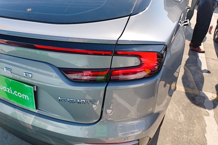 福特 蒙迪欧 2025款 2.0T EcoBoost E 混动 运动版车身外观9