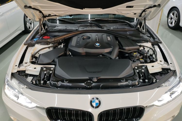 宝马3系 2018款 320Li 领先型M运动套装机舱底盘24