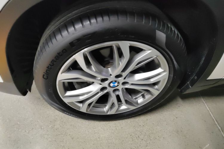 宝马X1 2019款 sDrive20Li 领先型车身外观6002