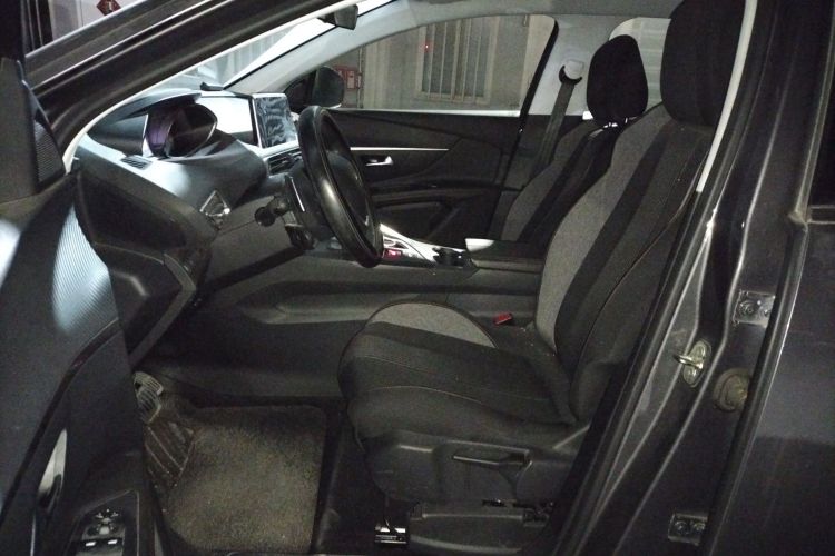 标致4008 2017款 350THP 舒适版中控内饰19