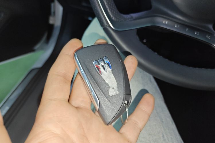 别克 君越 2025款 28T 白金版中控内饰7001