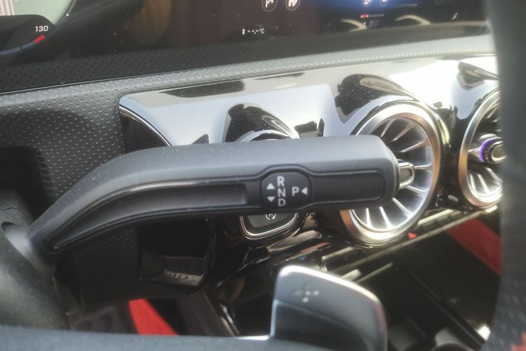 奔驰CLA 2021款 CLA 200中控内饰18