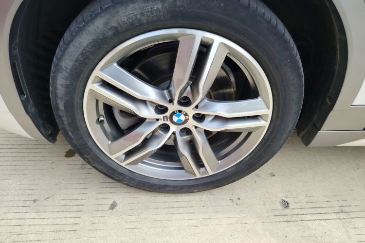 宝马X2 2020款 sDrive25i 领先型M越野套装车身外观35