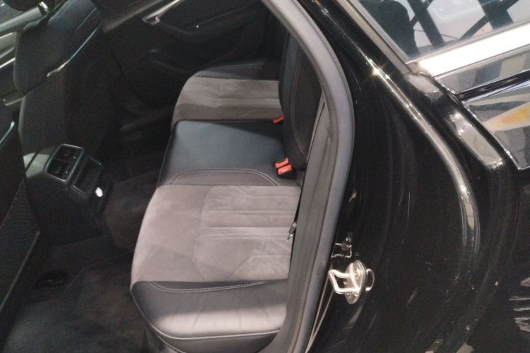 奥迪A6L 2021款 40 TFSI 豪华动感型中控内饰21