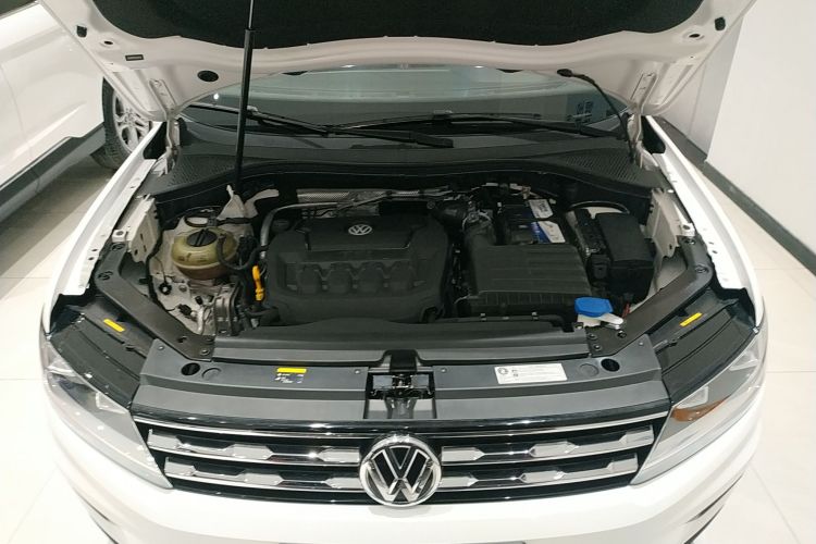 大众 途观L 2018款 330TSI 自动两驱豪华版机舱底盘24