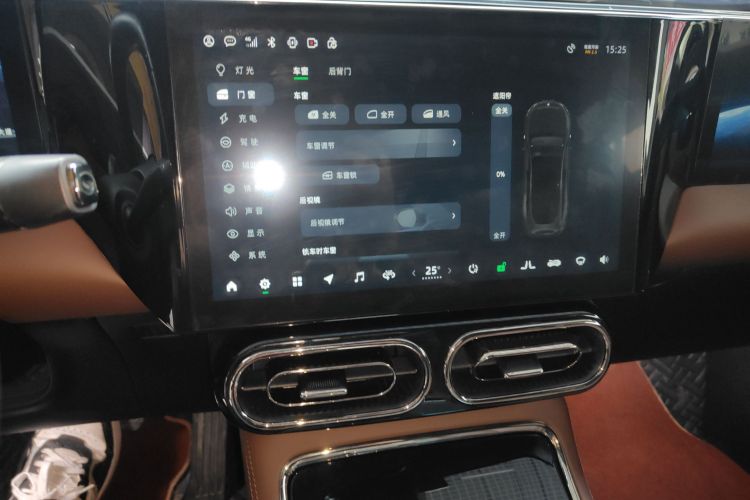 零跑汽车 零跑C01 2023款 630四驱性能版中控内饰16