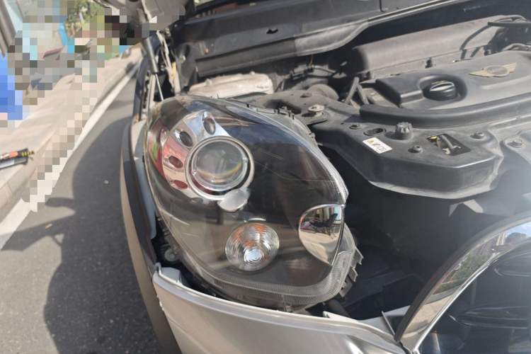 MINI Countryman 2016款 1.6T COOPER ALL4 Fun装备控车身外观8