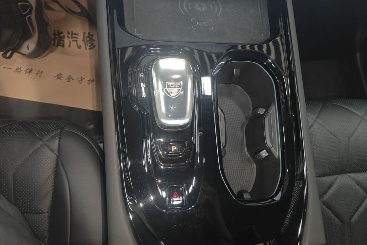 沃尔沃EM90 2025款 Ultra 六座局部细节18